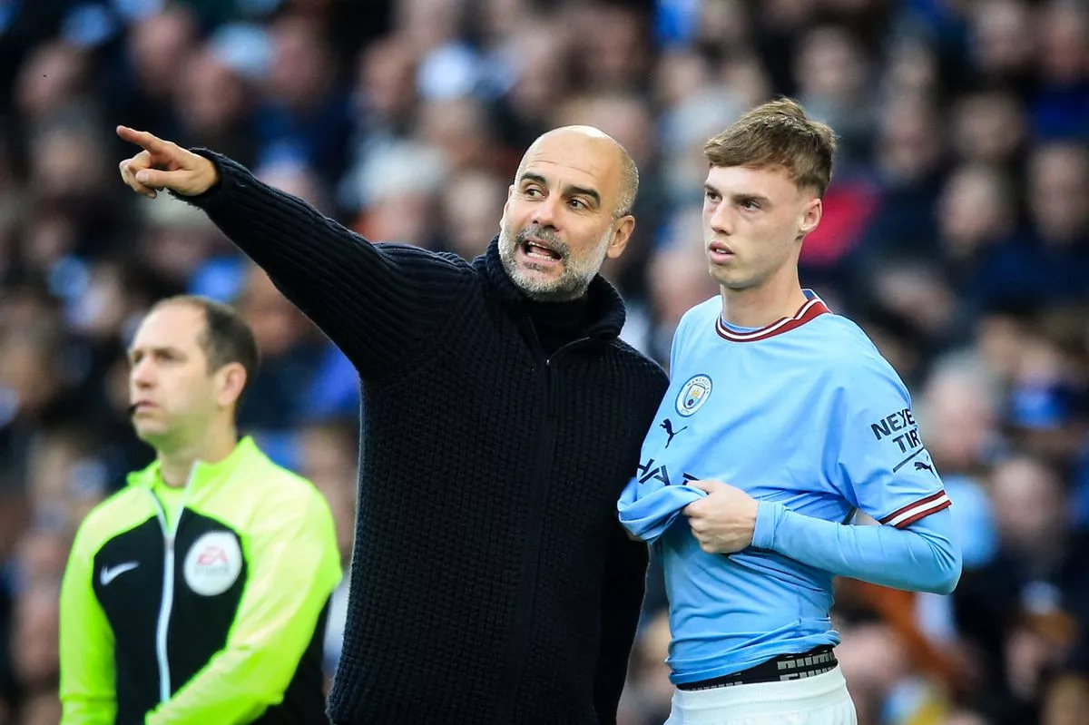 Jamie Carragher and Gary Neville in fierce Sky Sports argument over Pep Guardiola 'mistake'