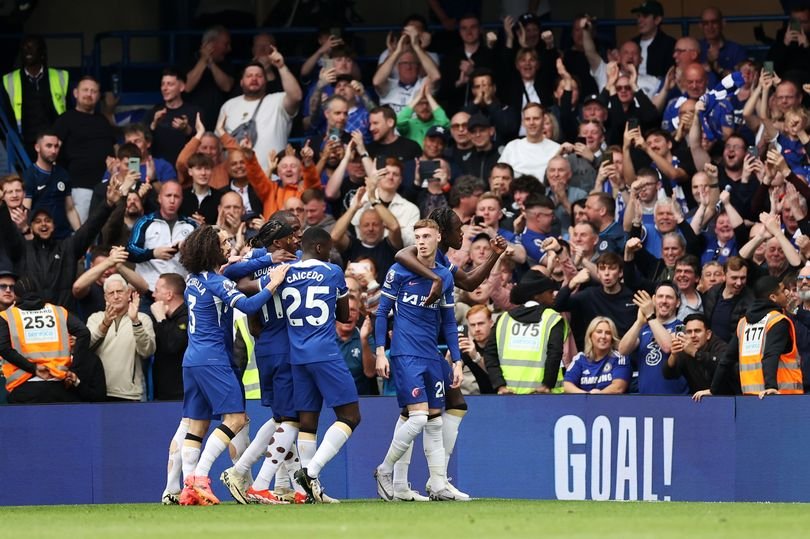 Chelsea news as Gary Neville explains what Manchester United should be concentrating on after the Blues put pressure on their rivals in the top six. Chelsea learns a new Europa League advantage over Man United as end-of-season decisions are explained.