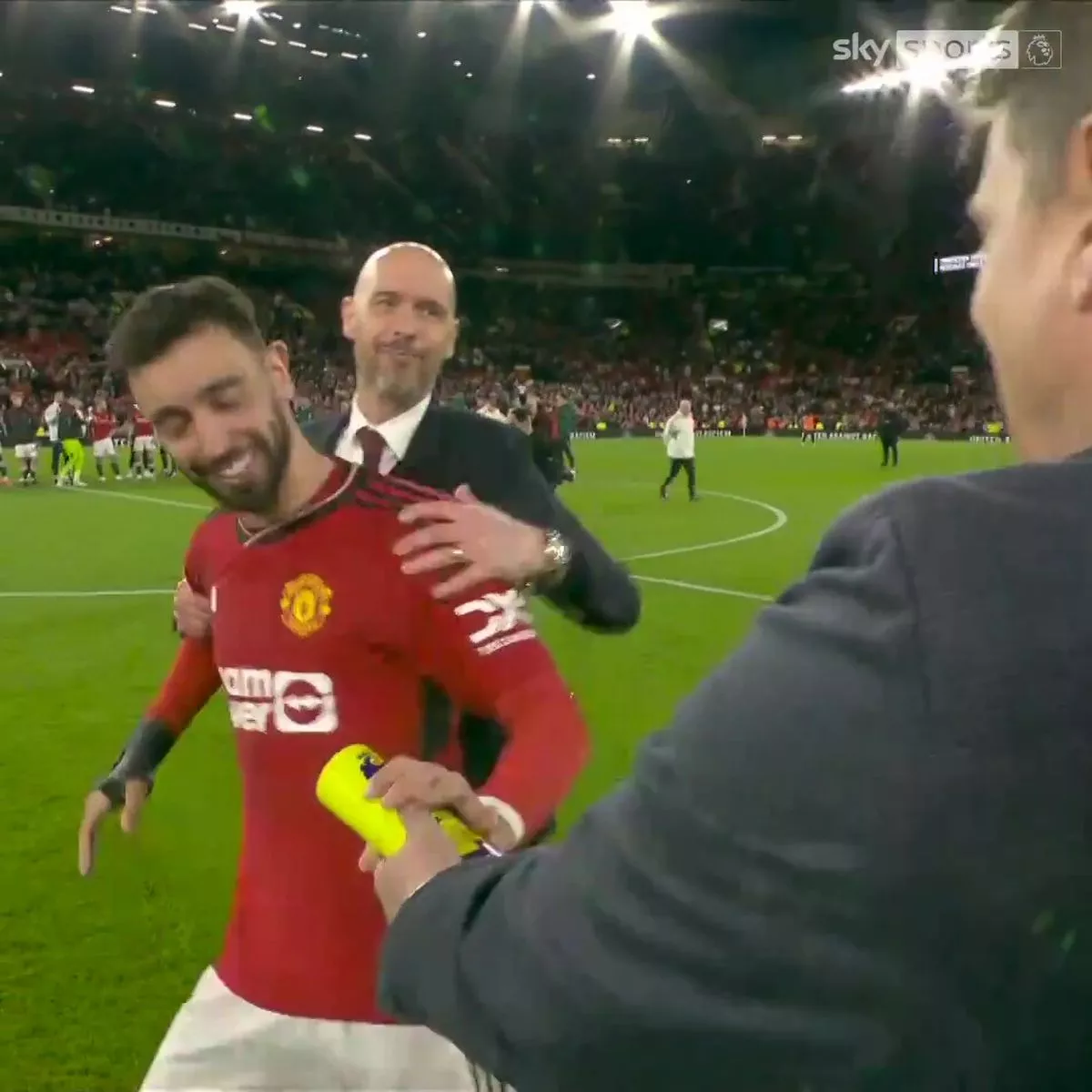 Erik ten Hag drags Bruno Fernandes away from Sky interview after he's asked about his future