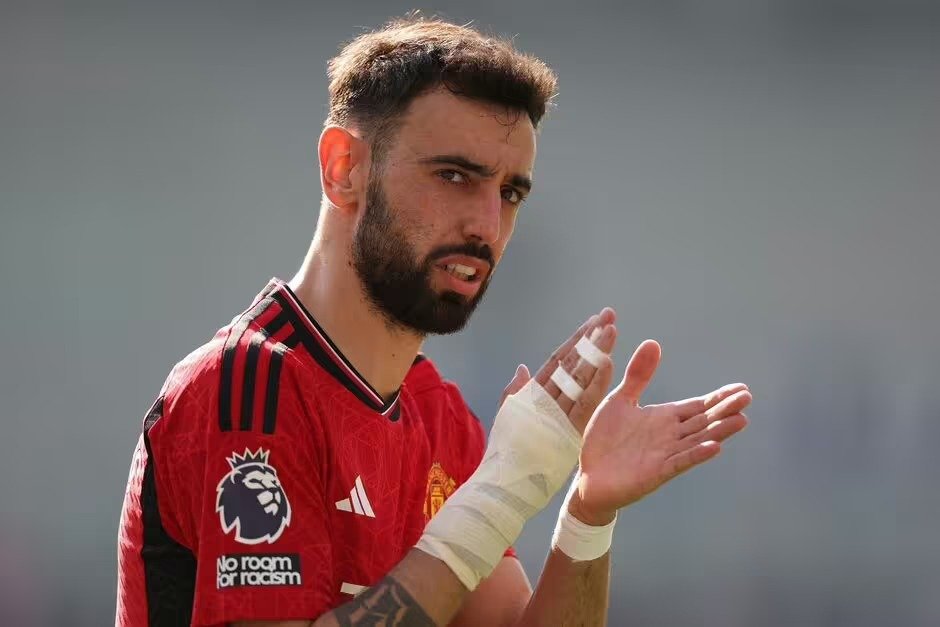 Breaking News: Man Utd supporters 'given heart attack' as Bruno Fernandes pens emotional message