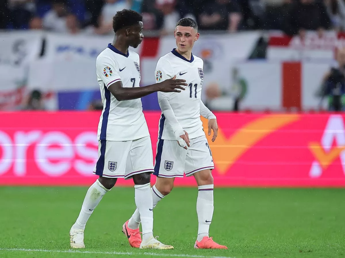 Why Ashley Cole wants Gareth Southgate to DROP Bukayo Saka for next England game